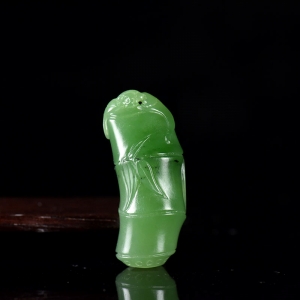 山料和田碧玉节节高吊坠