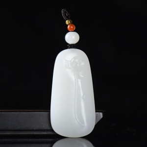 山流水料和田羊脂白玉荷韵吊坠