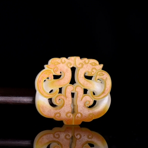 籽料和田白玉双龙吊坠