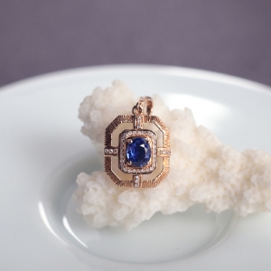 18K深蓝色蓝宝石吊坠