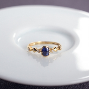 18K深蓝色蓝宝石戒指