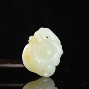 籽料和田白玉如意吊坠