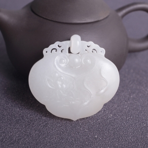 山料和田白玉如意吊坠