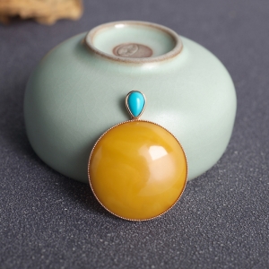 18K鸡油黄蜜蜡圆形吊坠