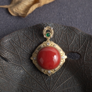 18KMOMO珊瑚圆形吊坠