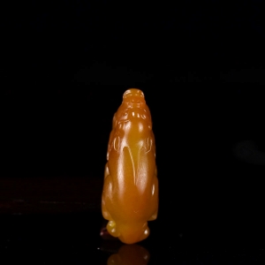 籽料和田玉黄沁貔貅吊坠