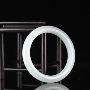 55.5mm籽料和田白玉如意手镯