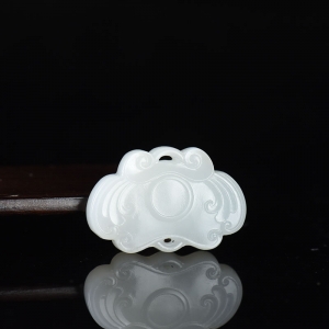 籽料和田白玉如意平安锁吊坠