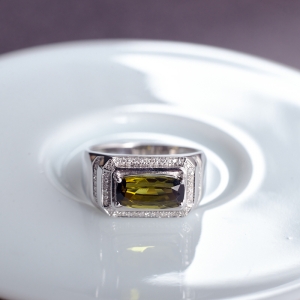 18K绿色碧玺方形戒指