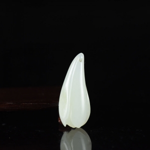 籽料和田白玉玉兰花吊坠