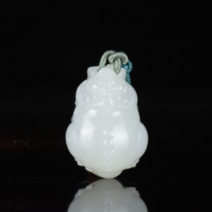 山流水料和田羊脂白玉貔貅吊坠