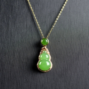 18K山料和田碧玉福禄吊坠