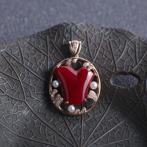 18K阿卡牛血红珊瑚随形吊坠