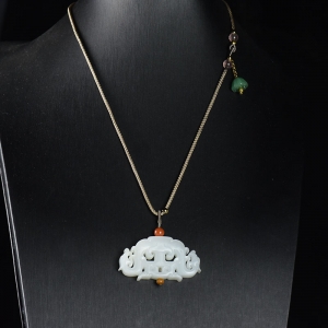 山流水料和田白玉双龙吊坠