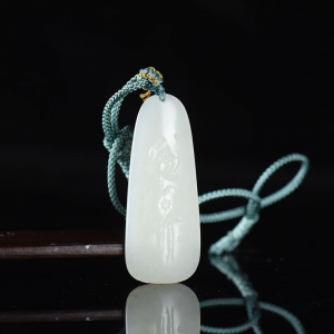 籽料和田白玉荷花吊坠