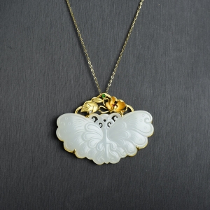 18K籽料和田白玉蝴蝶吊坠