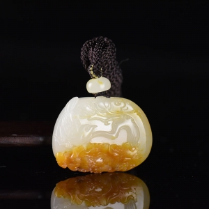 籽料和田白玉花开富贵吊坠