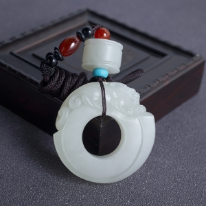 山料和田白玉貔貅扣吊坠