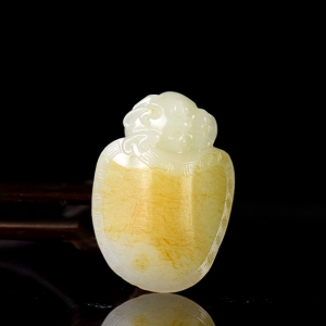 籽料和田白玉龙龟吊坠