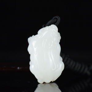 山流水料和田白玉貔貅吊坠