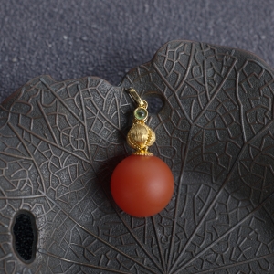 18K柿子红南红圆珠吊坠
