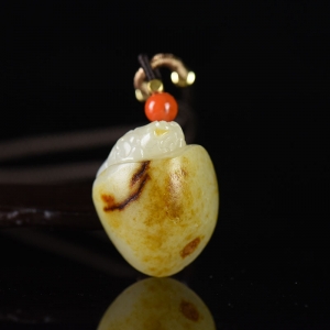 籽料和田白玉龙龟吊坠