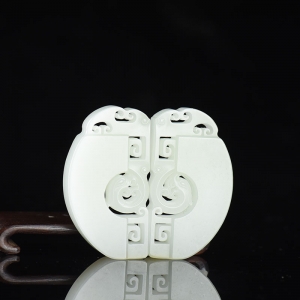 籽料和田白玉龙凤吊坠