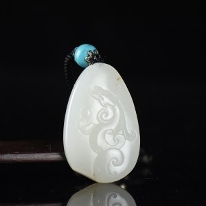 籽料和田白玉龙吊坠