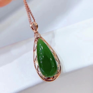18K山料和田碧玉水滴吊坠