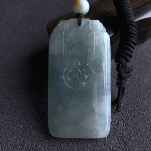 糯冰种浅绿翡翠龙凤呈祥吊坠