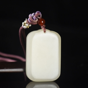 山料和田玉藕粉色无事牌吊坠