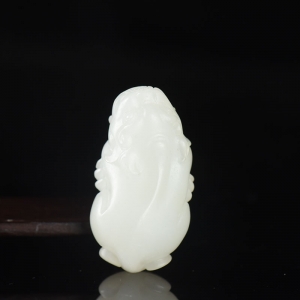 山料和田羊脂白玉貔貅吊坠