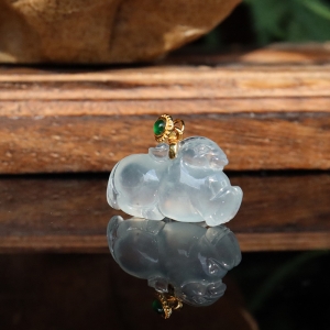 18k冰种翡翠唐马吊坠