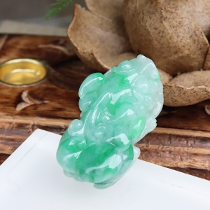 糯种飘翠翡翠貔貅吊坠