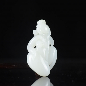 山流水料和田白玉裸女吊坠