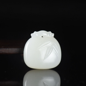 籽料和田白玉竹节锁吊坠