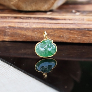 18k冰种飘翠翡翠如意吊坠