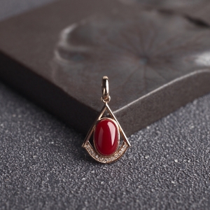 18K阿卡牛血红珊瑚吊坠