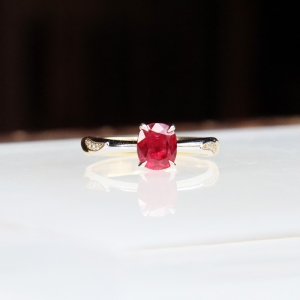 18k红色尖晶石戒指