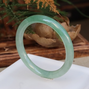 57.5mm糯冰种飘翠翡翠圆镯