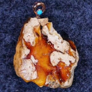 18K带皮白蜡蜜蜡吊坠