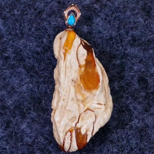 18K带皮白蜡蜜蜡吊坠