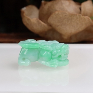 糯冰种飘翠翡翠貔貅吊坠