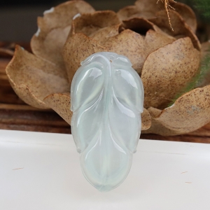 冰种浅绿翡翠金枝玉叶吊坠