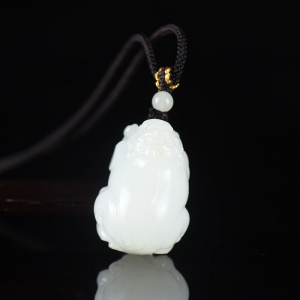 山流水料和田羊脂白玉貔貅吊坠