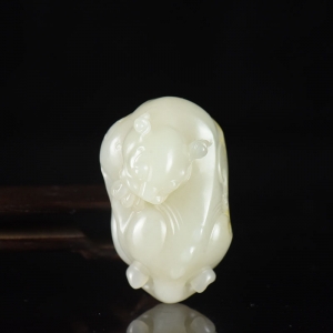 籽料和田白玉貔貅吊坠