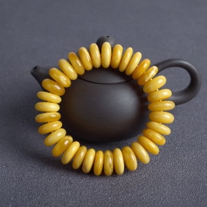 鸡油黄蜜蜡隔片珠单圈手串