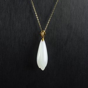 18K籽料和田白玉玉兰花吊坠