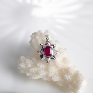 18K鸽血红红宝石吊坠