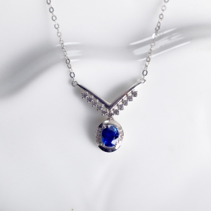 18K深蓝色蓝宝石项链